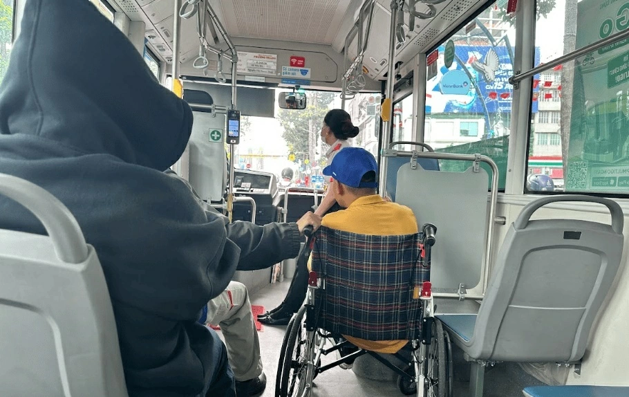 Trải nghiệm sử dụng giao thông công cộng của người khuyết tật: Lắng nghe để không ai bị bỏ lại phía sau