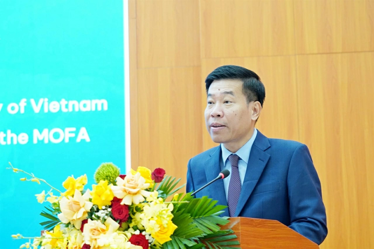 Ủy viên Trung ương Đảng, Phó Bí thư Thường trực Đảng uỷ, Thứ trưởng Bộ Ngoại giao Nguyễn Mạnh Cường phát biểu tại Hội thảo về quan hệ Việt Nam - Ấn Độ