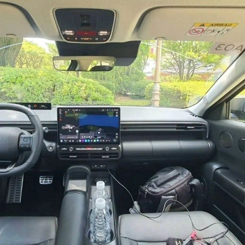 Không gian lái được Hyundai tổ chức theo hướng tập trung hơn vào người điều khiển.