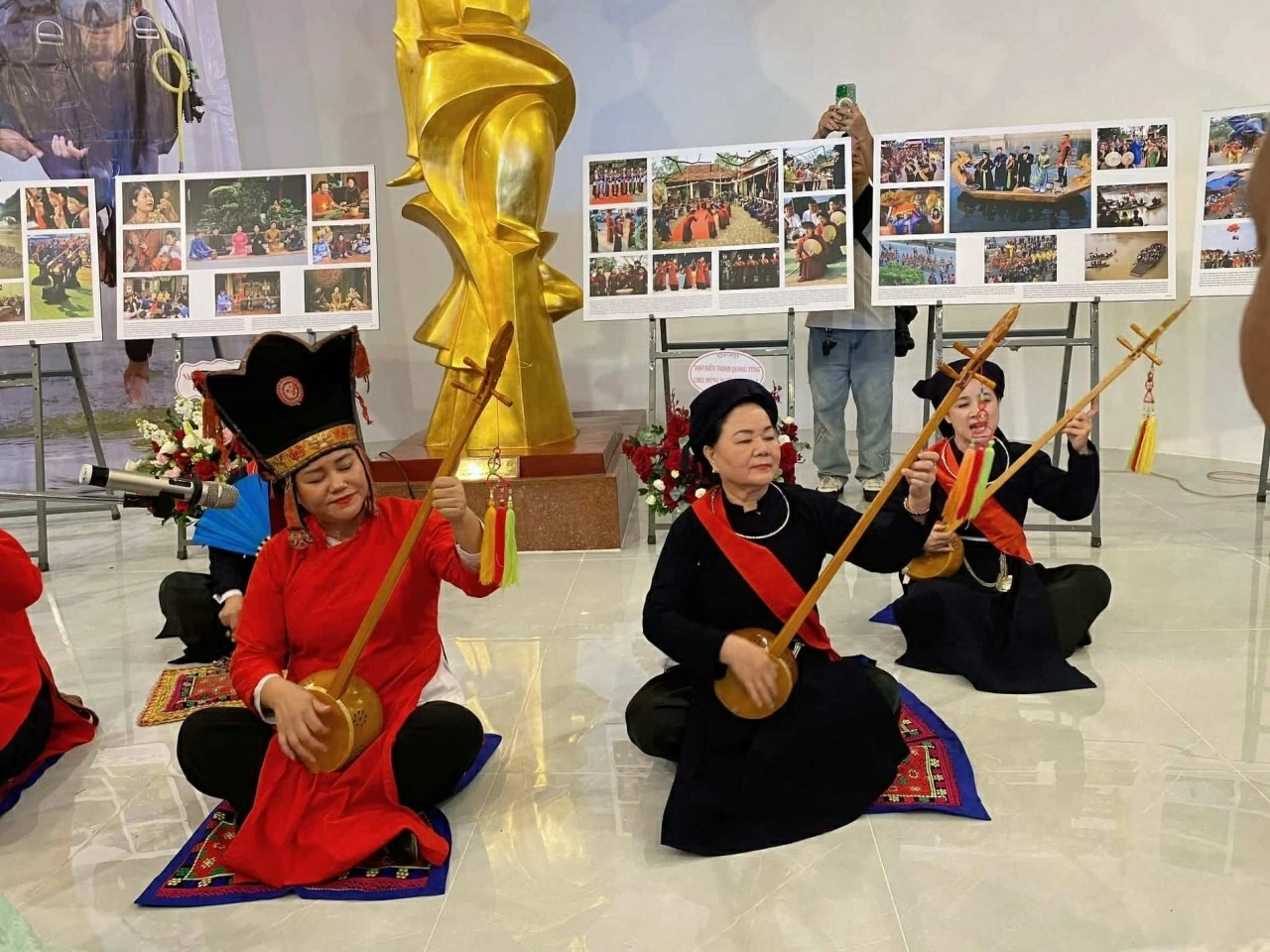Kể câu chuyện về biển đảo và di sản Việt qua ống kính