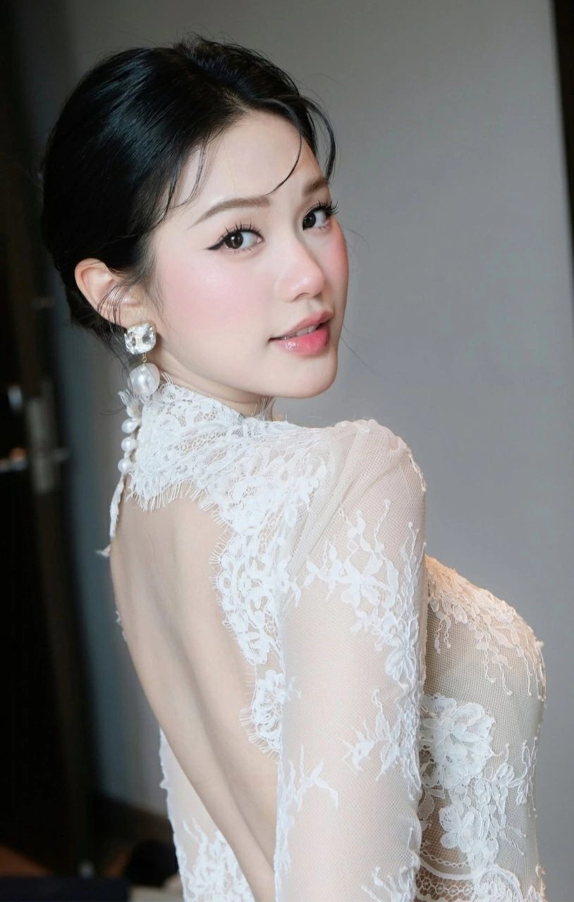 Ngắm nhan sắc rạng rỡ của bà xã cầu thủ Đoàn Văn Hậu - người đẹp Doãn Hải My