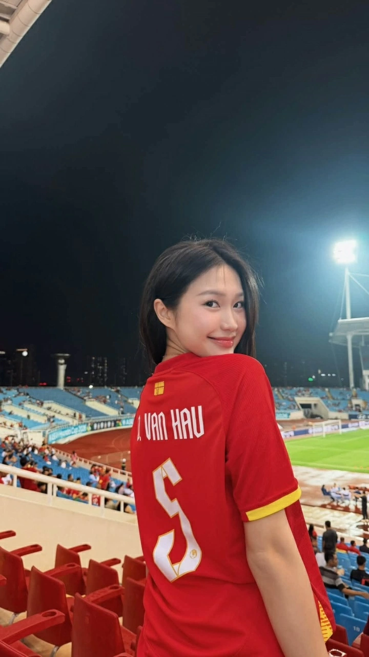 Ngắm nhan sắc rạng rỡ của bà xã cầu thủ Đoàn Văn Hậu - người đẹp Doãn Hải My
