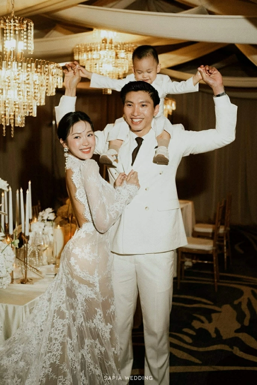Ngắm nhan sắc rạng rỡ của bà xã cầu thủ Đoàn Văn Hậu - người đẹp Doãn Hải My