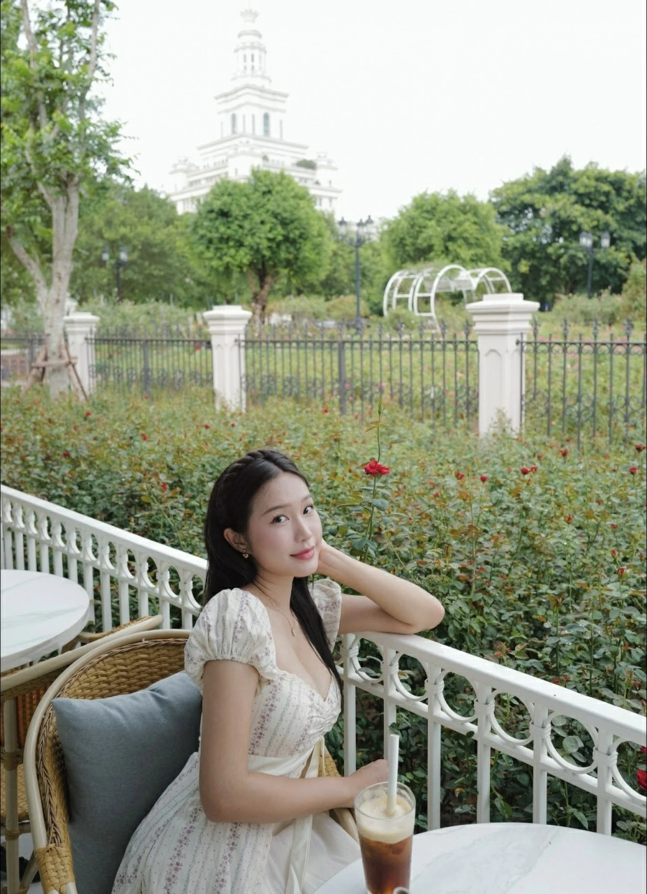 Ngắm nhan sắc rạng rỡ của bà xã cầu thủ Đoàn Văn Hậu - người đẹp Doãn Hải My
