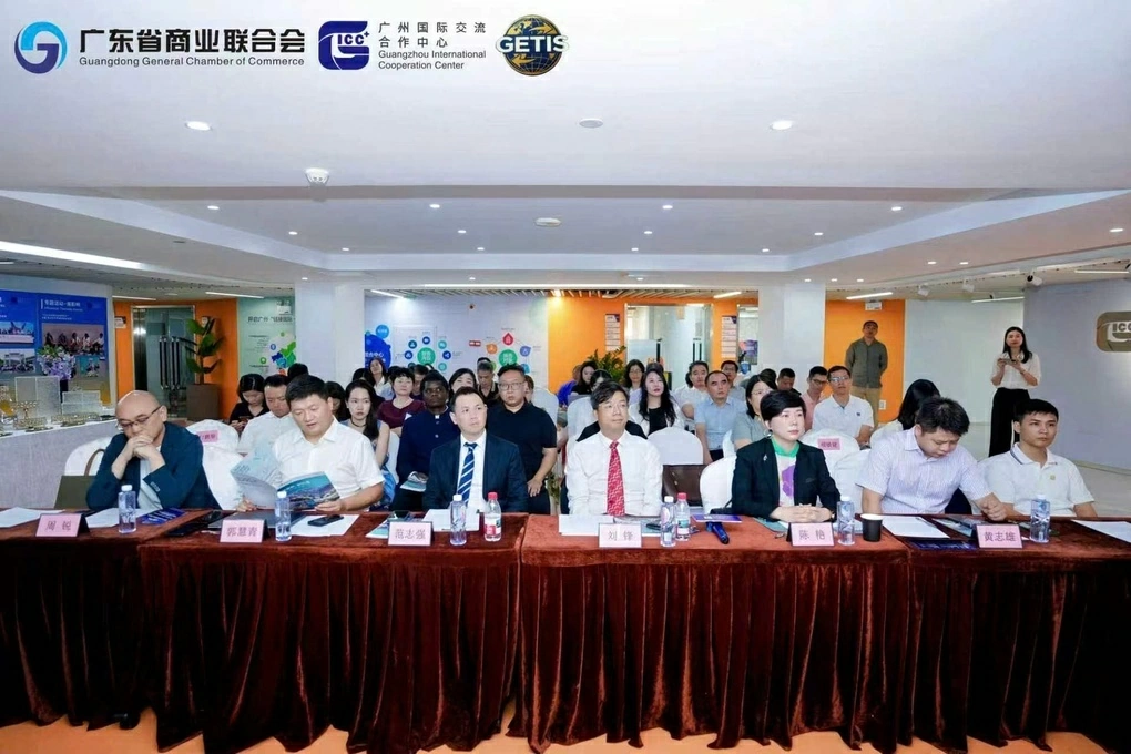 Toàn cảnh sự kiện.