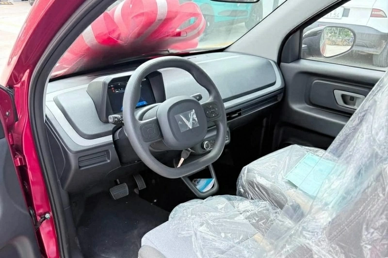Trang bị trên VinFast VF 2 được giữ ở mức vừa đủ cho nhu cầu sử dụng cơ bản. Trang bị trên VinFast VF 2 được giữ ở mức vừa đủ cho nhu cầu sử dụng cơ bản.