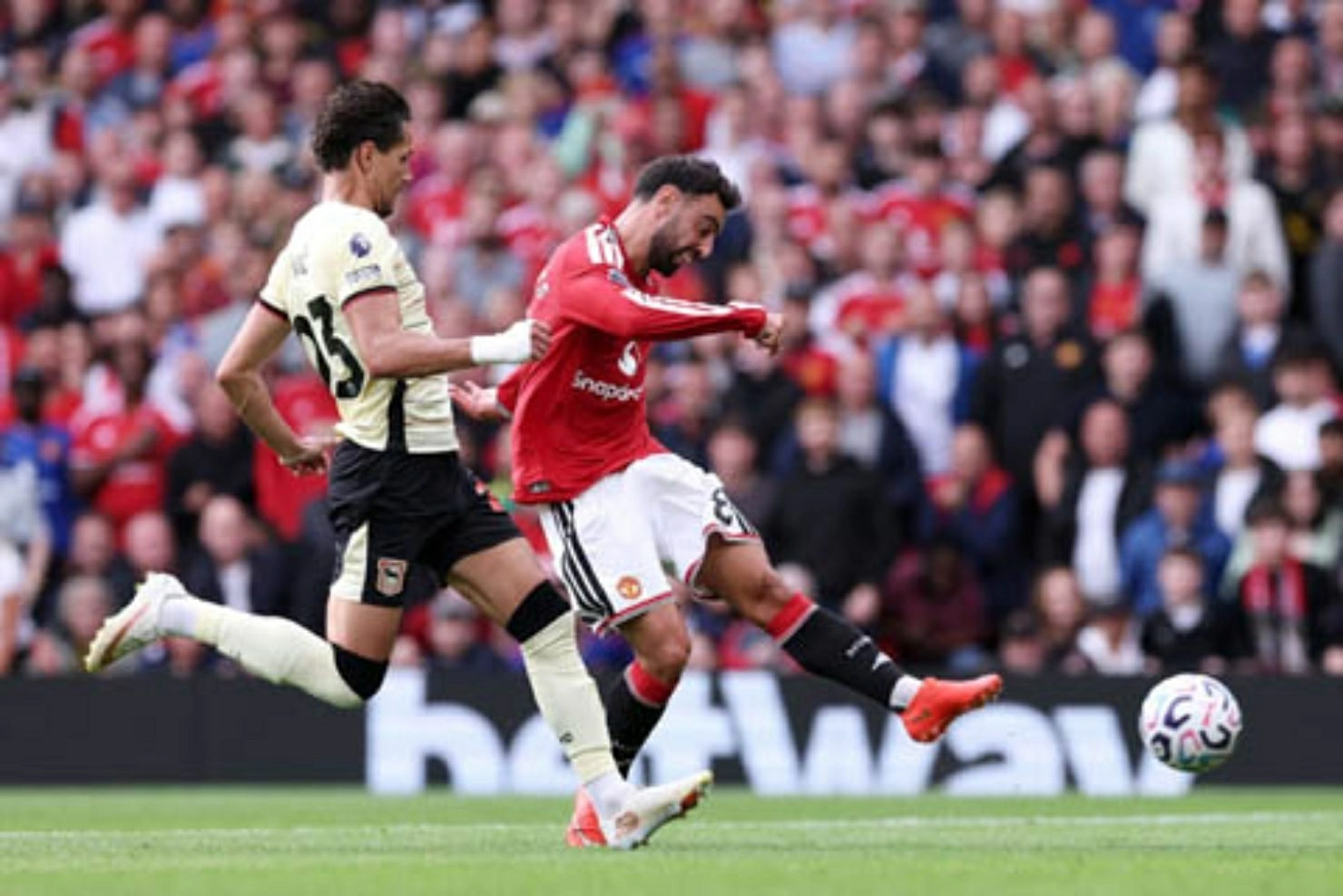 Bruno Fernandes không chỉ ghi hat-trick mà anh còn kiến tạo cho đồng đội lập công. (Nguồn: Premier League) Bruno Fernandes không chỉ ghi hat-trick mà anh còn kiến tạo cho đồng đội lập công. (Nguồn: Premier League)