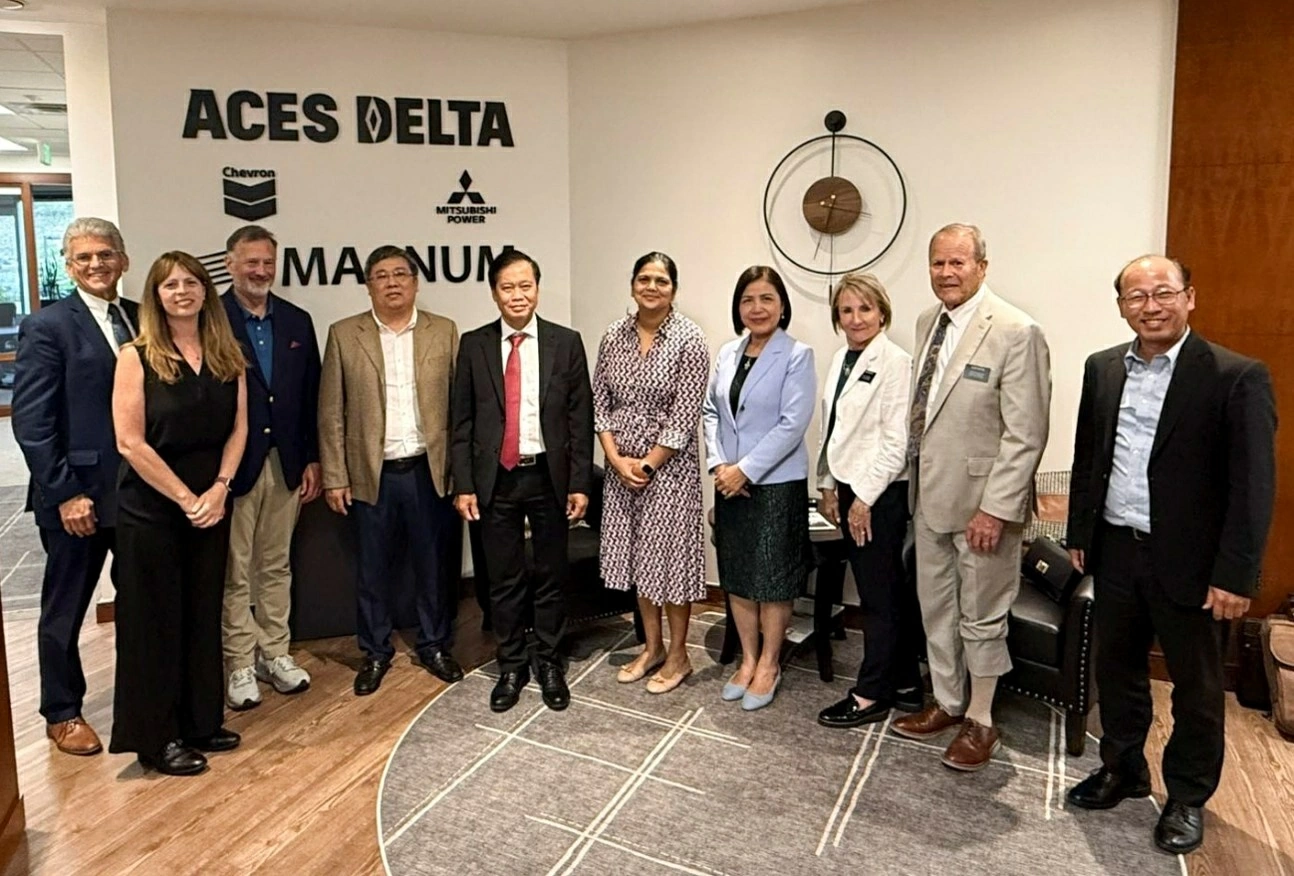 Đoàn công tác thăm Dự án năng lượng ACES Delta, một trong những tổ hợp công ty sản xuất và lưu trữ hydro xanh lớn trên thế giới - TP. Salt Lake, ngày 26/8. Đoàn công tác thăm Dự án năng lượng ACES Delta, một trong những tổ hợp công ty sản xuất và lưu trữ hydro xanh lớn trên thế giới - TP. Salt Lake, ngày 26/8.