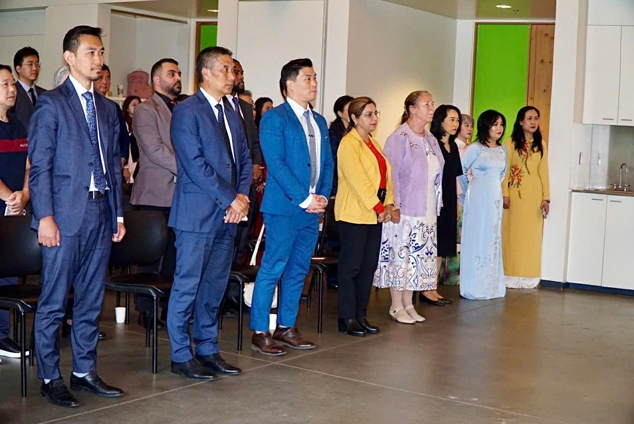 Các đại biểu tham dự buổi lễ. (Nguồn: TLS quán Việt Nam tại Vancouver)