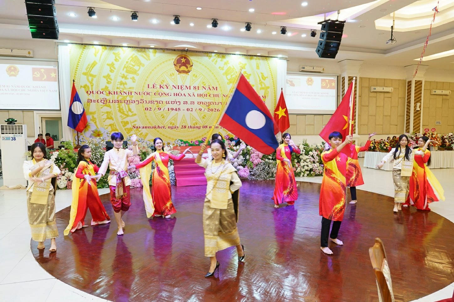 Tiết mục văn nghệ tại buổi lễ. (