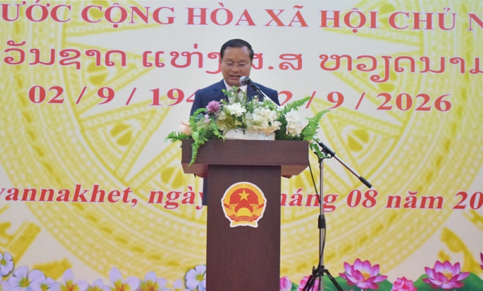 Tổng Lãnh sự Việt Nam tại Savannakhet Nguyễn Văn Dũng phát biểu tại buổi lễ. 