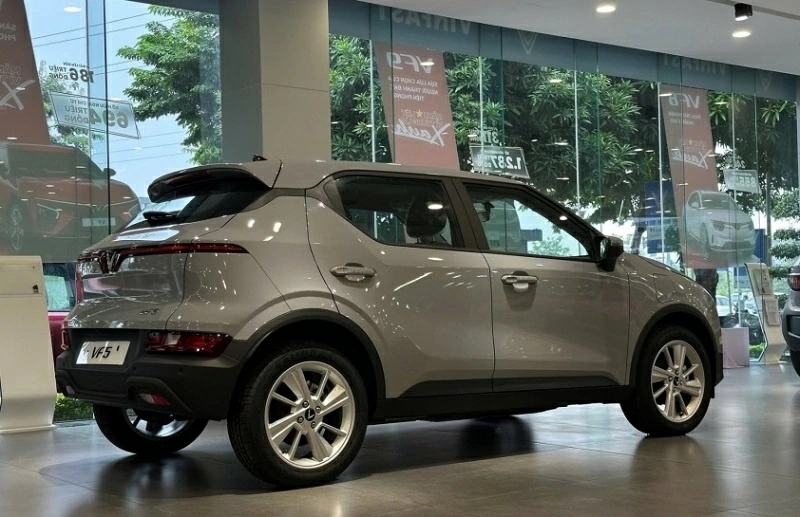 Một số khách hàng còn có thể tiếp cận VF 5 với mức giá tốt hơn nếu thuộc nhóm được hưởng chính sách riêng. Một số khách hàng còn có thể tiếp cận VF 5 với mức giá tốt hơn nếu thuộc nhóm được hưởng chính sách riêng.