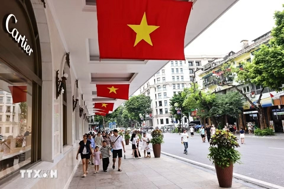 Hà Nội rực rỡ cờ hoa chào mừng ngày Quốc khánh 2/9