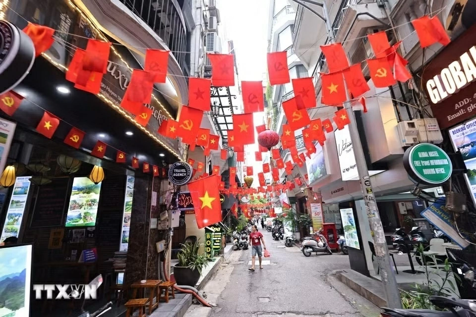 Hà Nội rực rỡ cờ hoa chào mừng ngày Quốc khánh 2/9