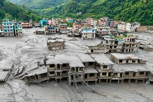 Nhà dân ngập trong bùn đất sau lũ quét tại Devighat, thành phố Bidur, Nepal, ngày 27/8. (Nguồn: Getty Images)