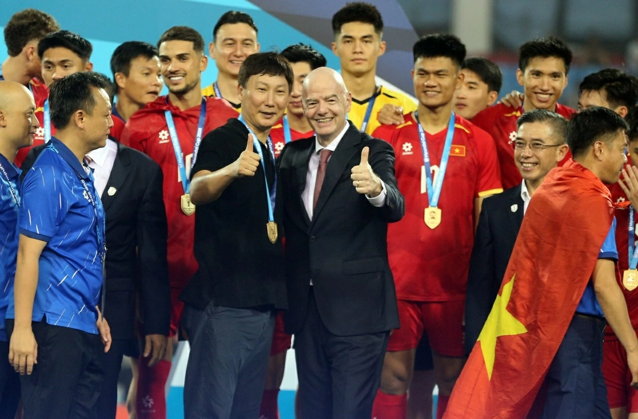 Ngoại giao từ sân cỏ