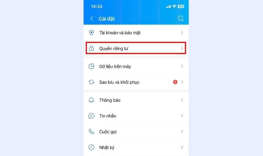 Vào mục Quyền riêng tư.