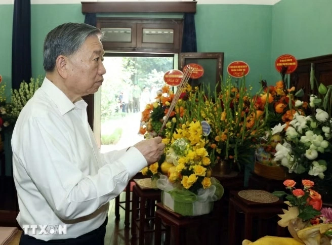 Tổng Bí thư, Chủ tịch nước dâng hương tưởng nhớ Chủ tịch Hồ Chí Minh Tổng Bí thư, Chủ tịch nước dâng hương tưởng nhớ Chủ tịch Hồ Chí Minh