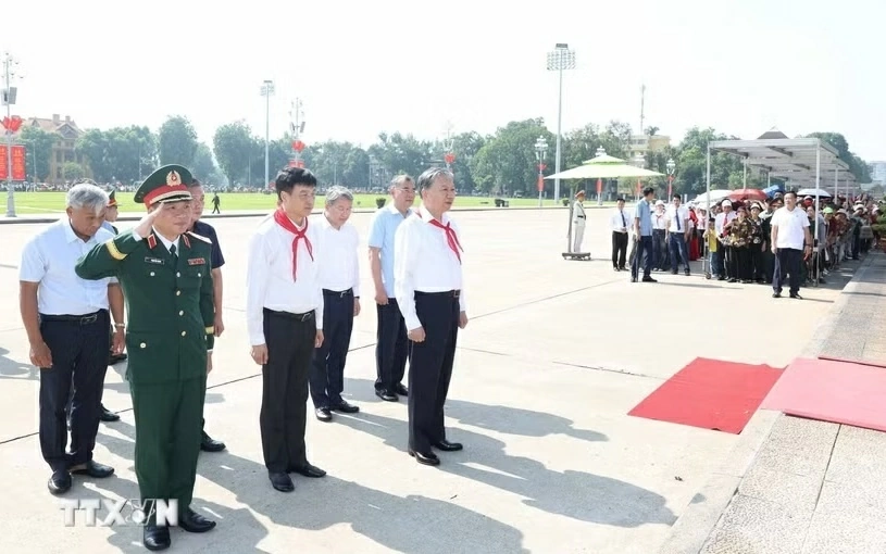 Tổng Bí thư, Chủ tịch nước dâng hương tưởng nhớ Chủ tịch Hồ Chí Minh Tổng Bí thư, Chủ tịch nước dâng hương tưởng nhớ Chủ tịch Hồ Chí Minh