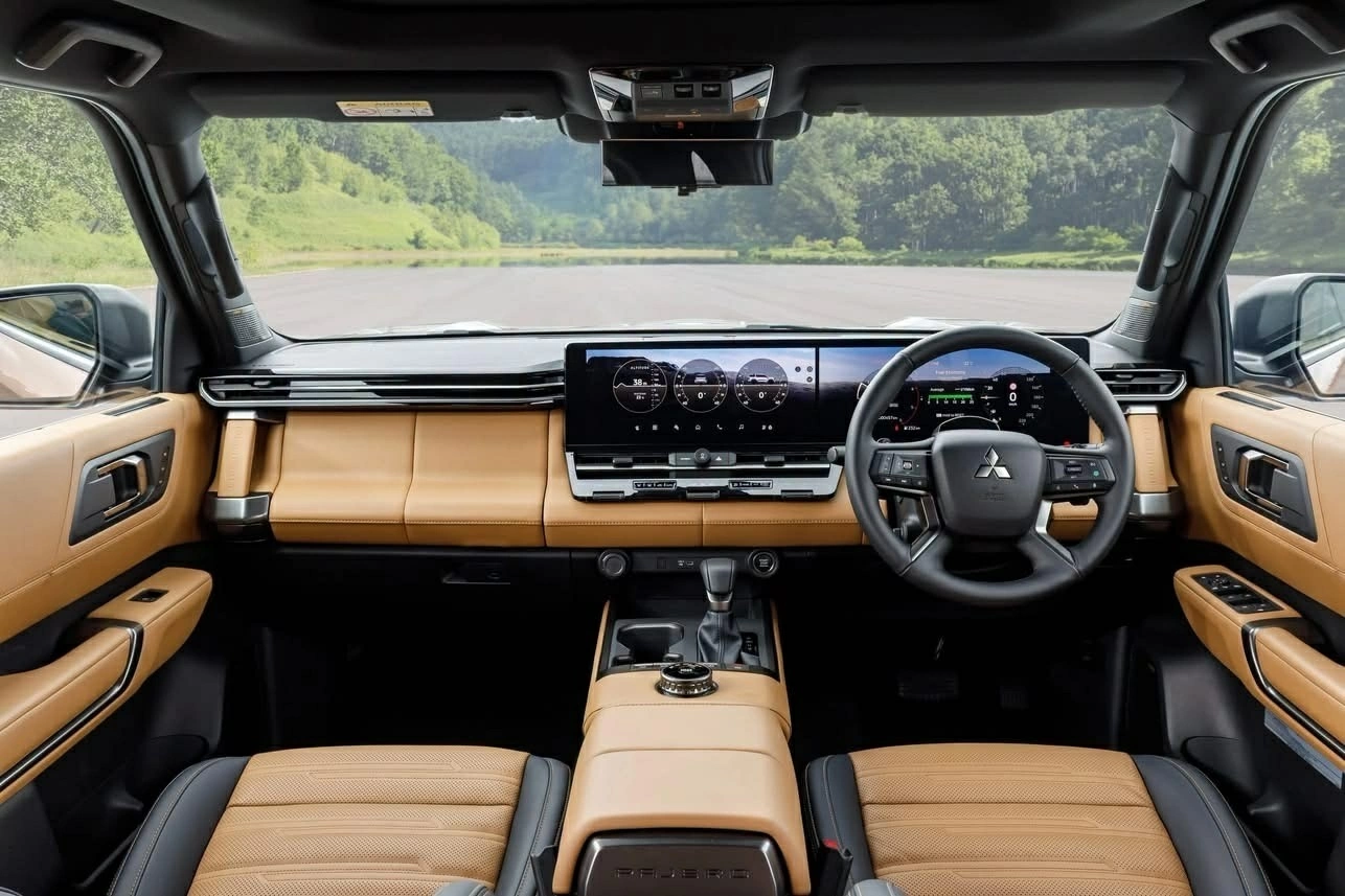 Mitsubishi Pajero thế hệ mới ra mắt, cạnh tranh Toyota Land Cruiser 250