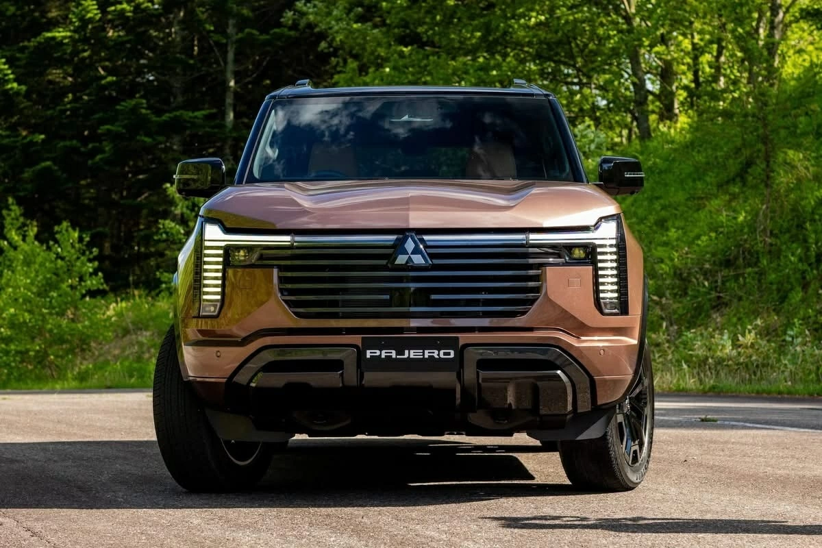 Mitsubishi Pajero thế hệ mới ra mắt, cạnh tranh Toyota Land Cruiser 250