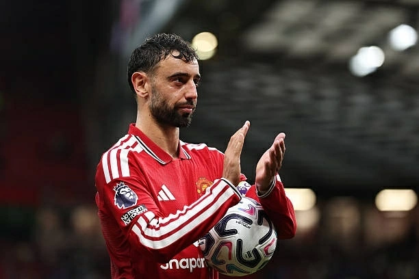 Lập hat-trick siêu hạng, Bruno Fernandes giành danh hiệu thứ 2 ở mùa giải mới