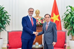 Bộ trưởng Ngoại giao Lê Hoài Trung tiếp Đại sứ Pháp tại Việt Nam đến chào từ biệt