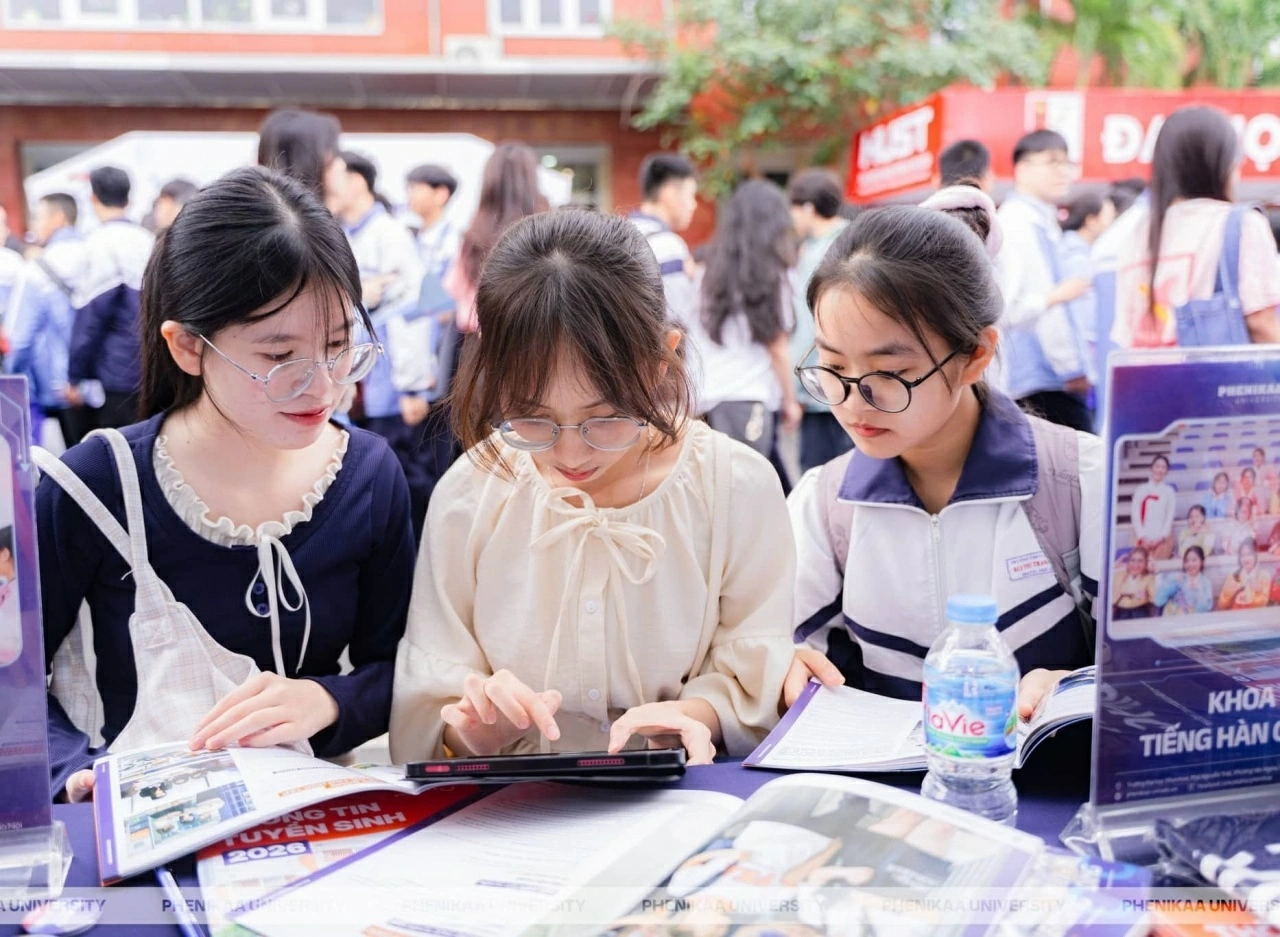 Tự chủ đại học: Đừng để học phí trở thành cánh cửa
