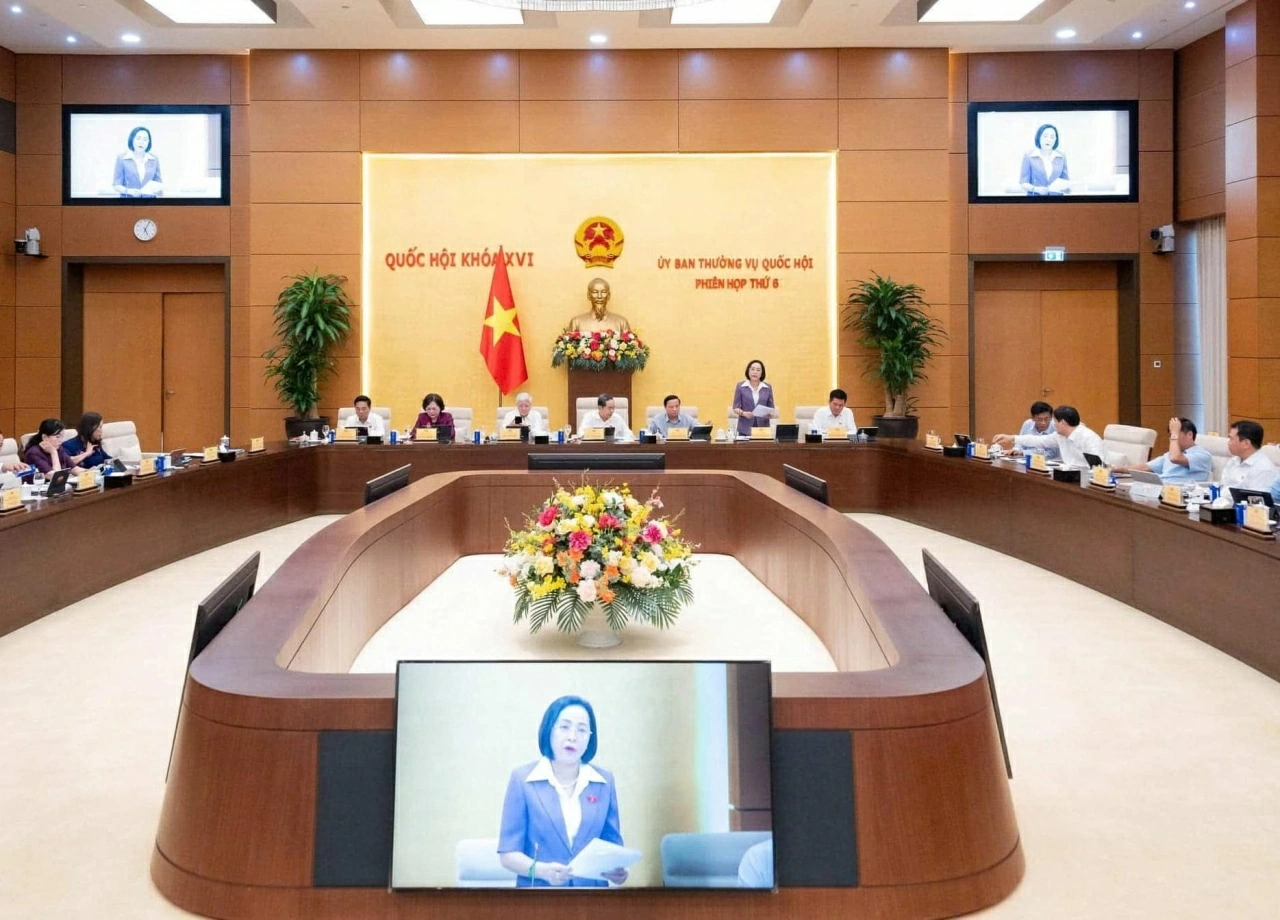 Ủy ban Thường vụ Quốc hội cho ý kiến dự án Luật sửa đổi, bổ sung 5 luật thuộc lĩnh vực y tế, xã hội Ủy ban Thường vụ Quốc hội cho ý kiến dự án Luật sửa đổi, bổ sung 5 luật thuộc lĩnh vực y tế, xã hội