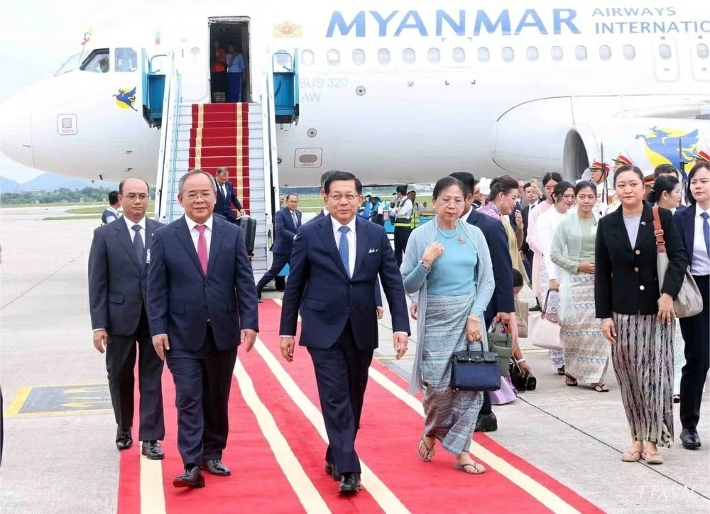 Tổng thống Cộng hòa Liên bang Myanmar và Phu nhân bắt đầu thăm chính thức Việt Nam