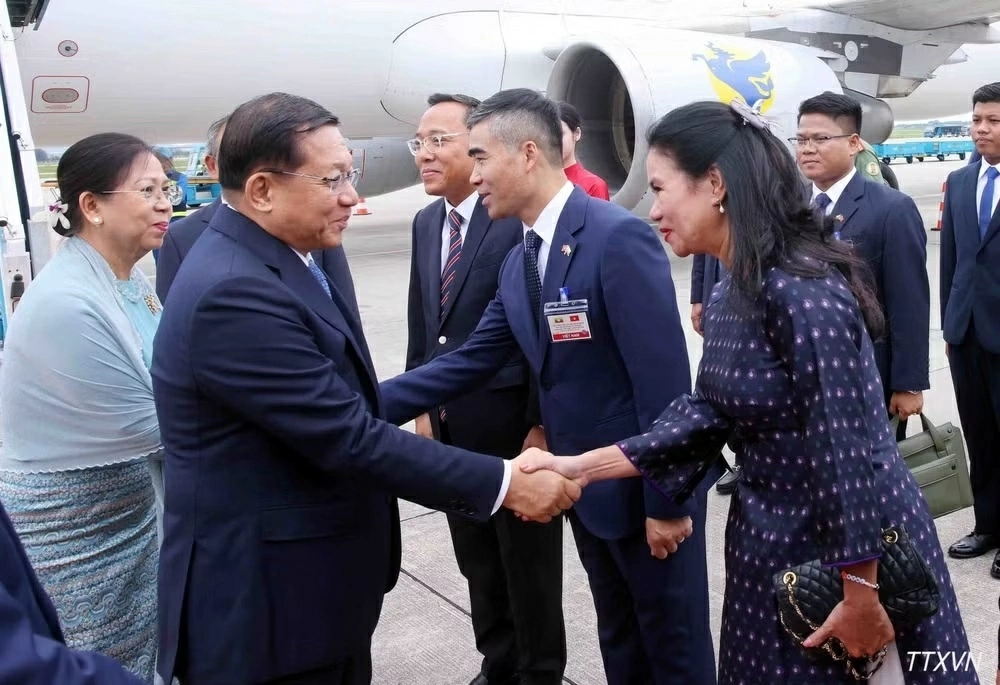 Tổng thống Cộng hòa Liên bang Myanmar và Phu nhân bắt đầu thăm chính thức Việt Nam