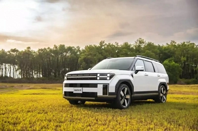 Hyundai Santa Fe tiếp tục được ưu đãi tới 220 triệu đồng trong tháng 9/2026.