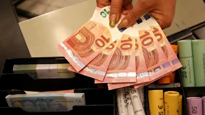 EU đang tìm kiếm các nguồn thu mới để bảo đảm nguồn lực cho ngân sách dài hạn giai đoạn 2028-2034. (Nguồn: Euronews)
