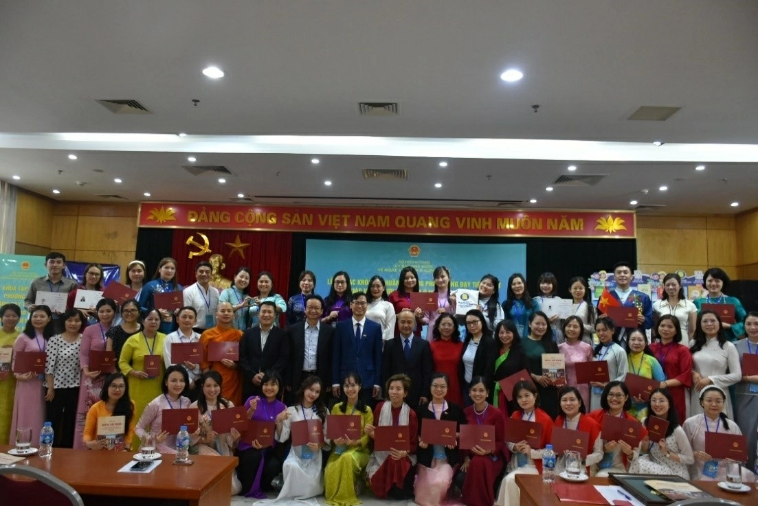 NXB Giáo dục Việt Nam đồng hành cùng giáo viên người Việt Nam ở nước ngoài trong hành trình giữ gìn, lan tỏa tiếng Việt