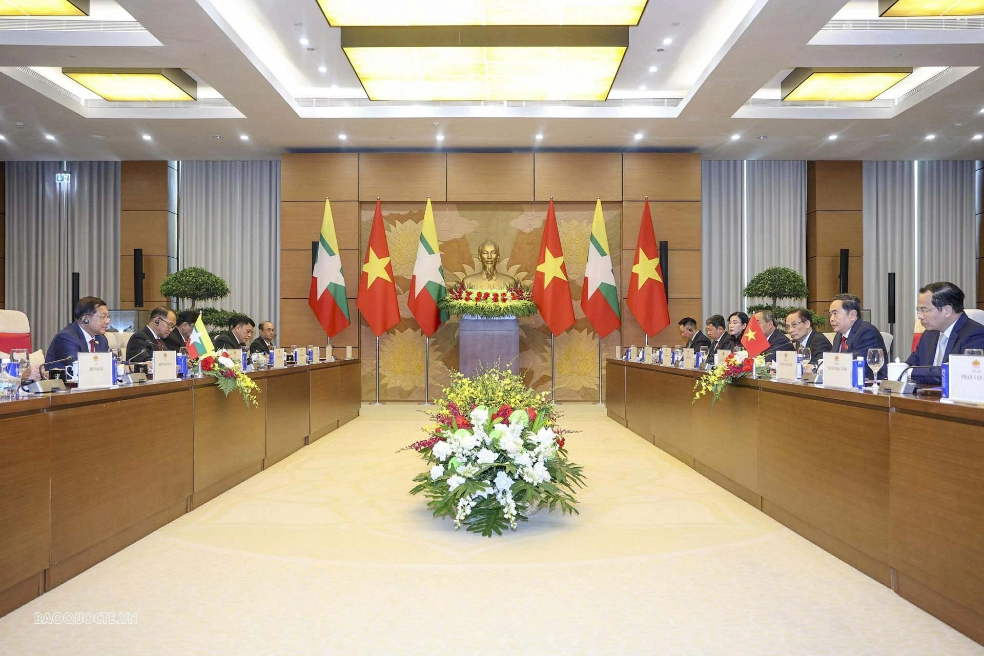 Chủ tịch Quốc hội Trần Thanh Mẫn hội kiến Tổng thống Myanmar Min Aung Hlaing. Chủ tịch Quốc hội Trần Thanh Mẫn hội kiến Tổng thống Myanmar Min Aung Hlaing