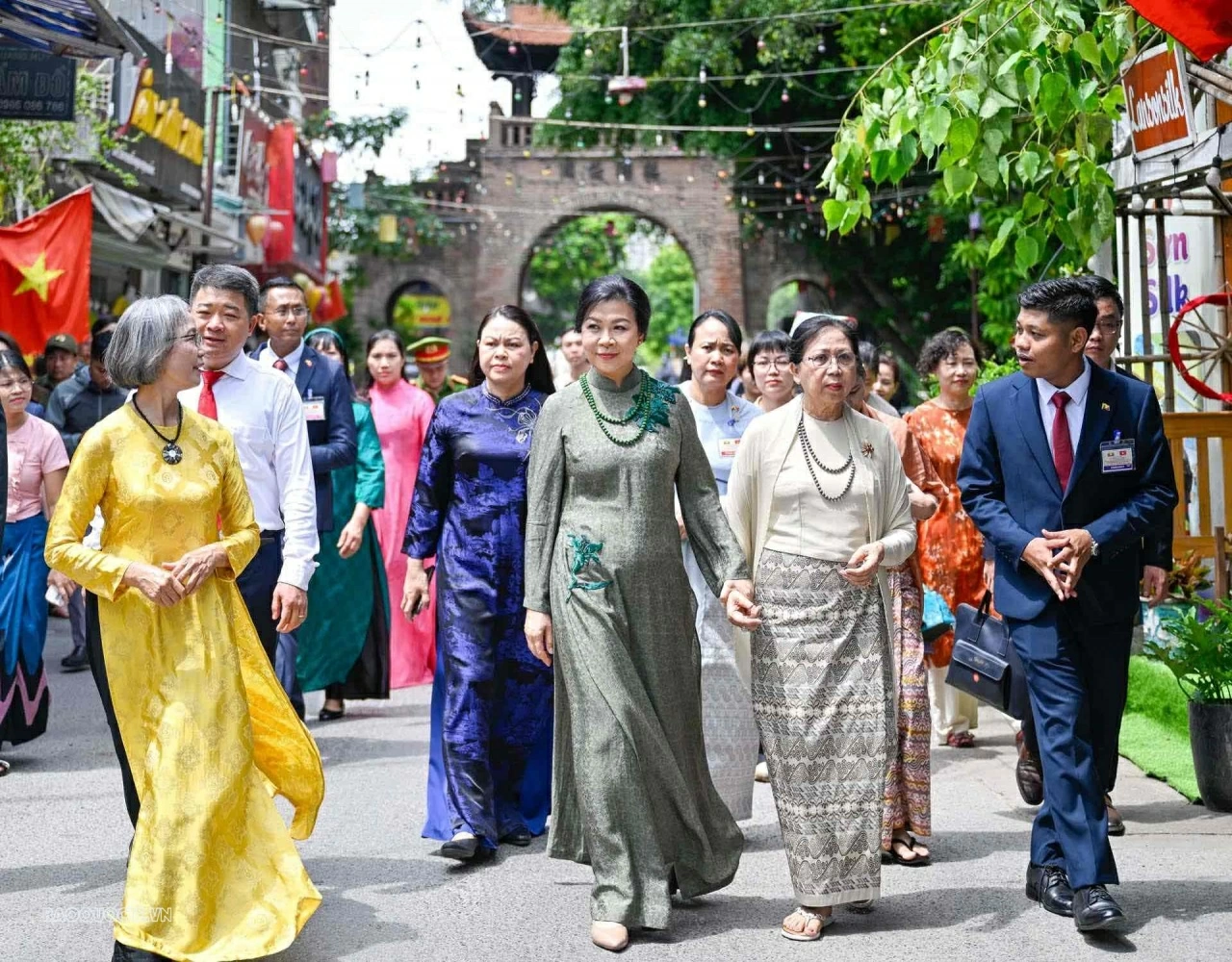 Hà Nội - đến để yêu từ những di sản tới không gian sông Hồng