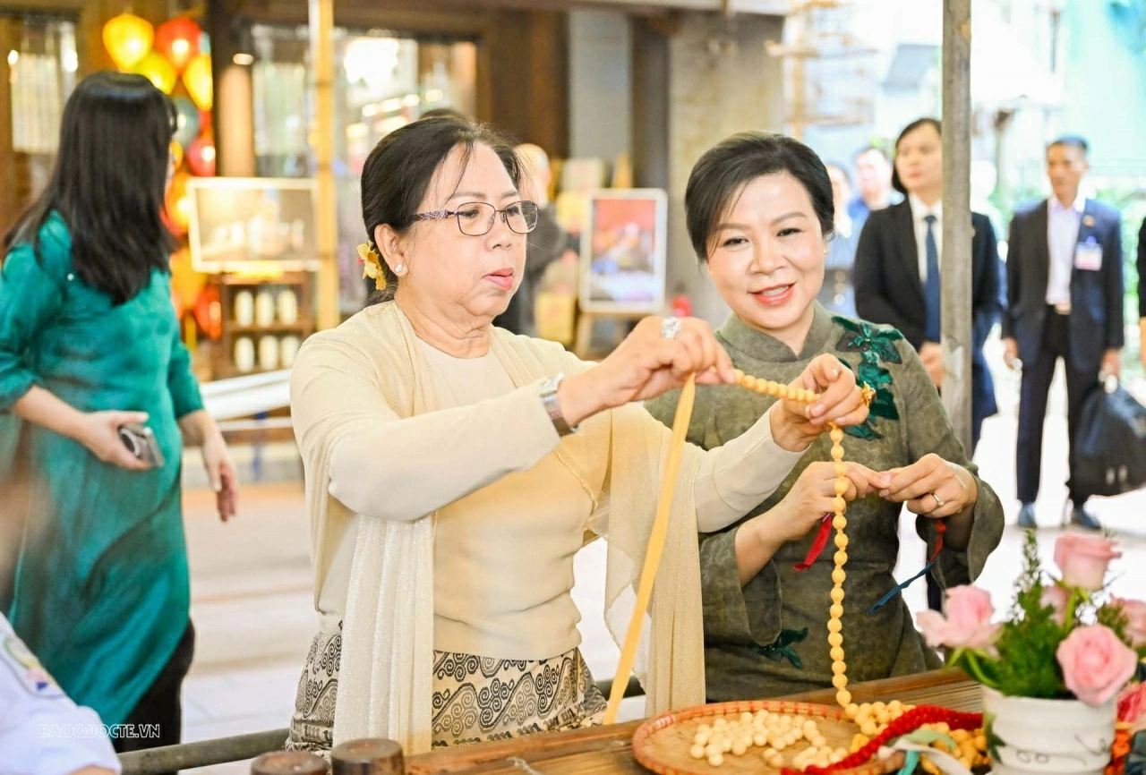 Hà Nội - đến để yêu từ những di sản tới không gian sông Hồng