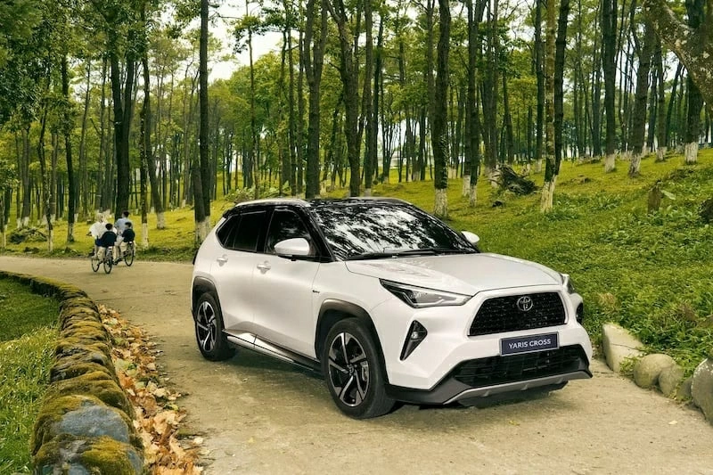 Top 5 mẫu xe Toyota bán chạy nhất tháng 8/2026: Yaris Cross tiếp tục dẫn đầu.