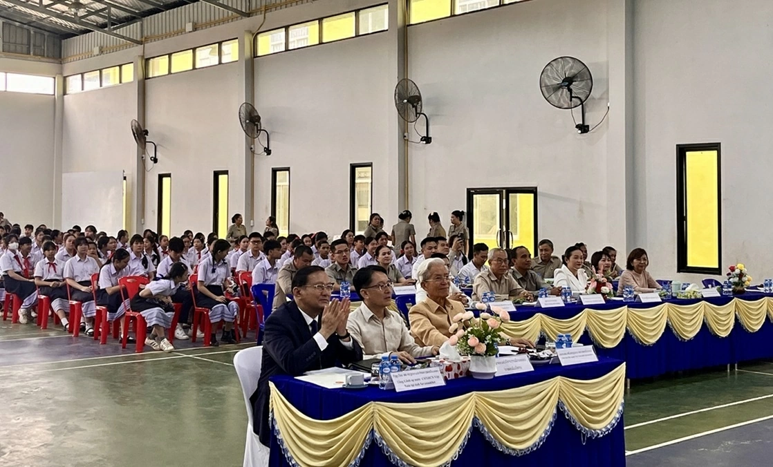Tổng Lãnh sự Việt Nam tại Savannakhet dự Lễ Khai giảng năm học 2026 - 2027 Trường Phổ thông Hữu nghị Lào - Việt Nam Tổng Lãnh sự Việt Nam tại Savannakhet dự Lễ Khai giảng năm học 2026 - 2027 Trường Phổ thông Hữu nghị Lào - Việt Nam
