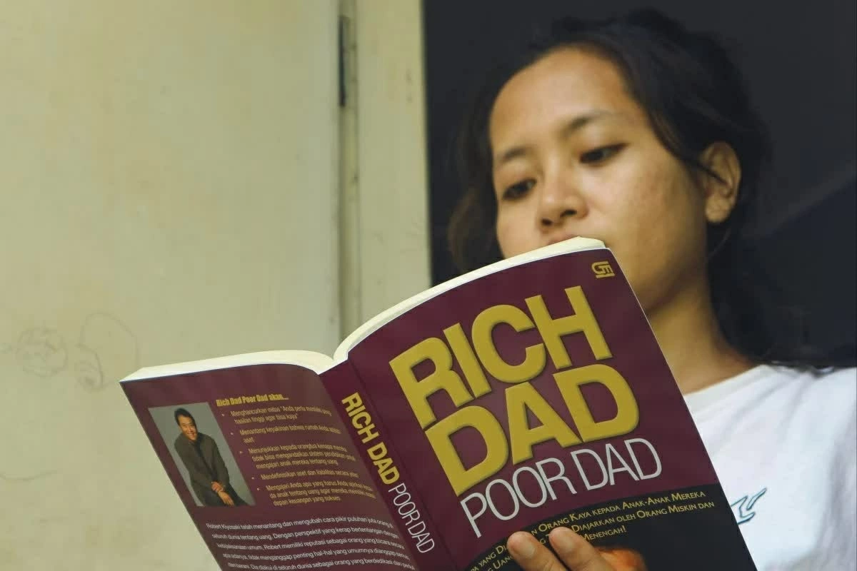 Tác giả sách dạy làm giàu kinh điển ‘Cha giàu, cha nghèo’ ôm nợ khủng, dư luận Trung Quốc dậy sóng
