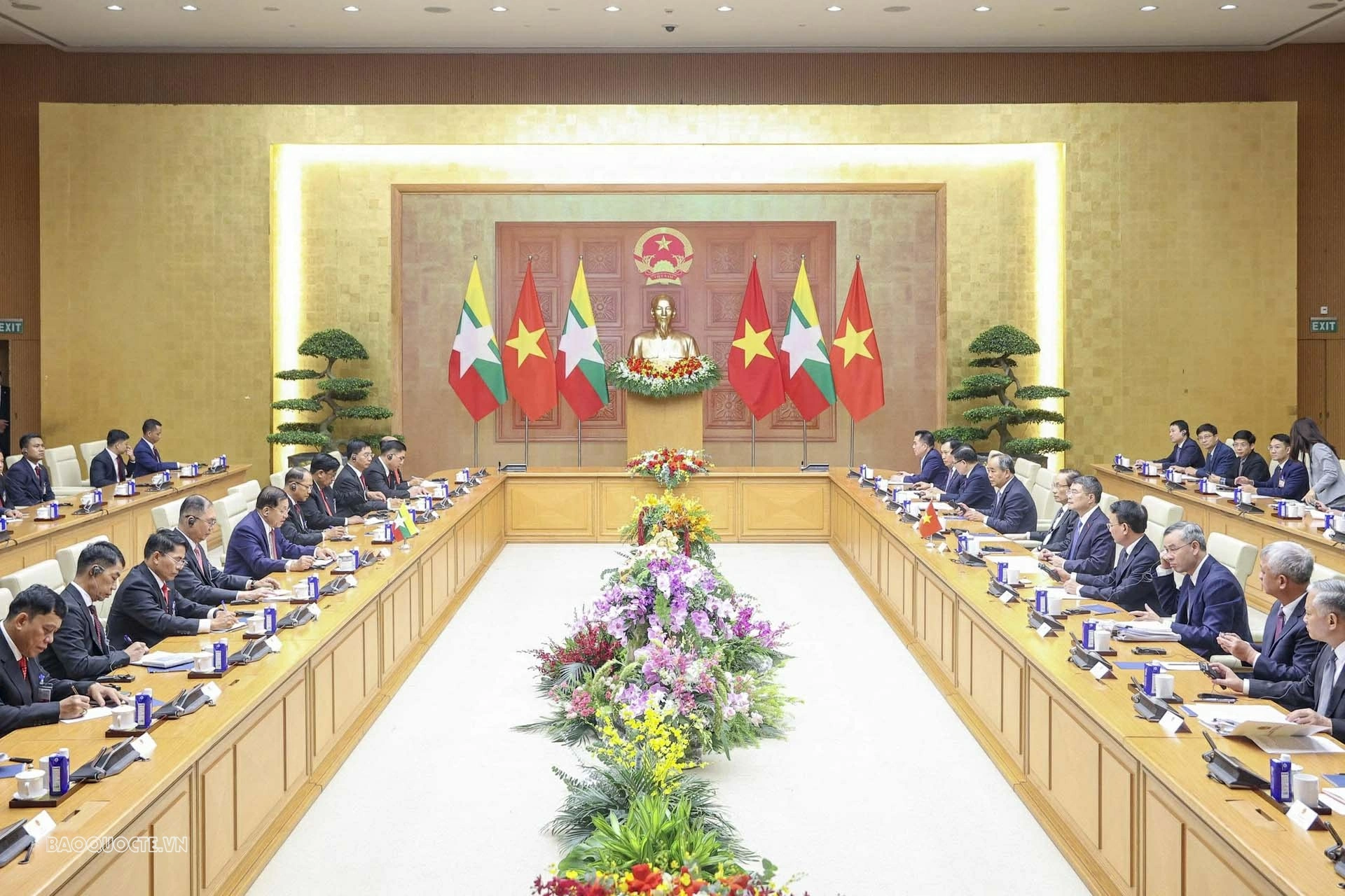 Thủ tướng Lê Minh Hưng hội kiến Tổng thống Myanmar Min Aung Hlaing