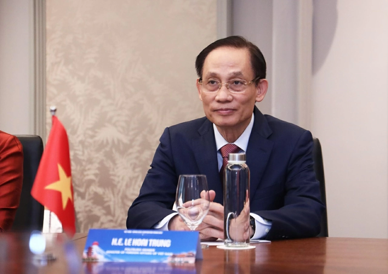 Ủy viên Bộ Chính trị, Bộ trưởng Ngoại giao Lê Hoài Trung đã tiếp Thống đốc tỉnh Nara, Nhật Bản Yamashita Makoto