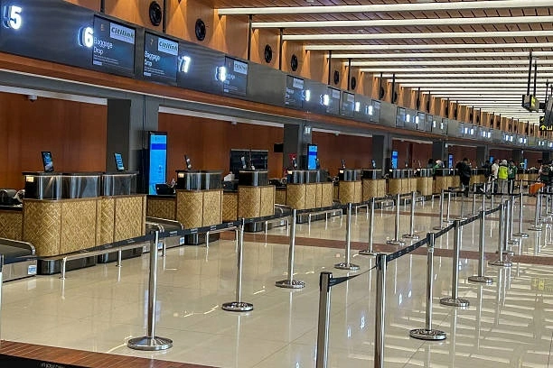 Khu vực làm thủ tục tại sân bay Soekarno-Hatta vắng khách sau khi các hãng hàng không hủy chuyến do tro bụi từ núi lửa Anak Krakatau, Tangerang, Indonesia, ngày 6/9. (Nguồn: Getty Images) Khu vực làm thủ tục tại sân bay Soekarno-Hatta vắng khách sau khi các hãng hàng không hủy chuyến do tro bụi từ núi lửa Anak Krakatau, Tangerang, Indonesia, ngày 6/9. (Nguồn: Getty Images)