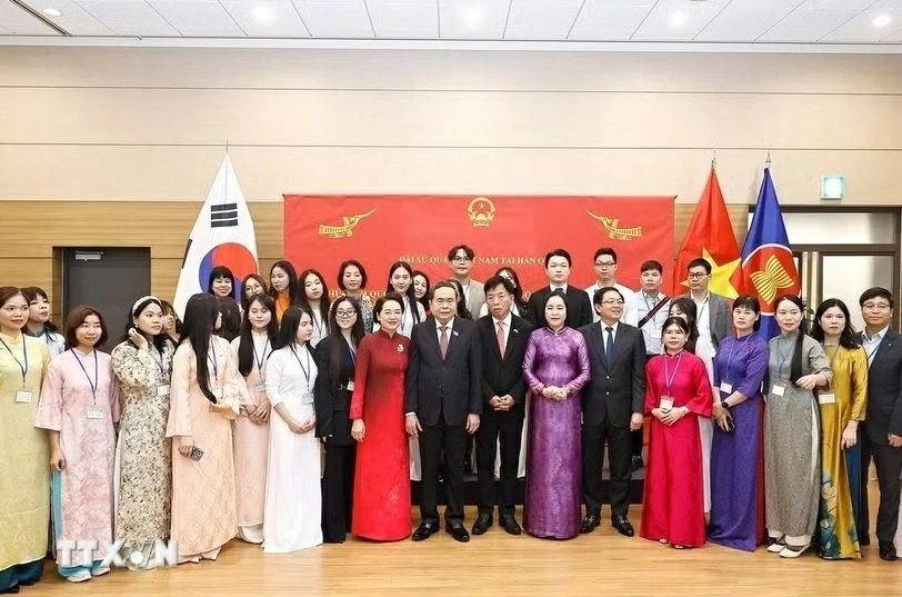 Chủ tịch Quốc hội gặp gỡ cộng đồng người Việt Nam tại Hàn Quốc