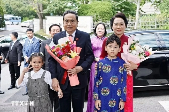 Chủ tịch Quốc hội gặp gỡ cộng đồng người Việt Nam tại Hàn Quốc