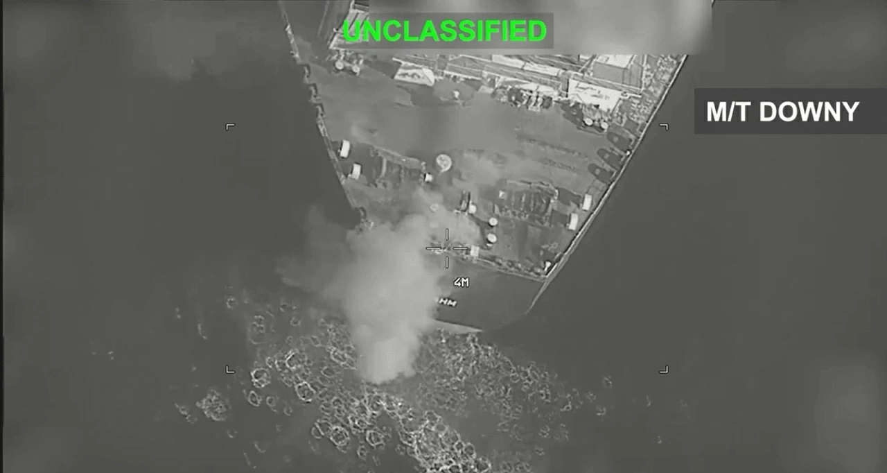 CENTCOM phá hủy 3 tàu chở dầu của IRGC sau khi Iran nhằm vào 2 tàu chiến Hải quân Mỹ. (Nguồn: CENTCOM)
