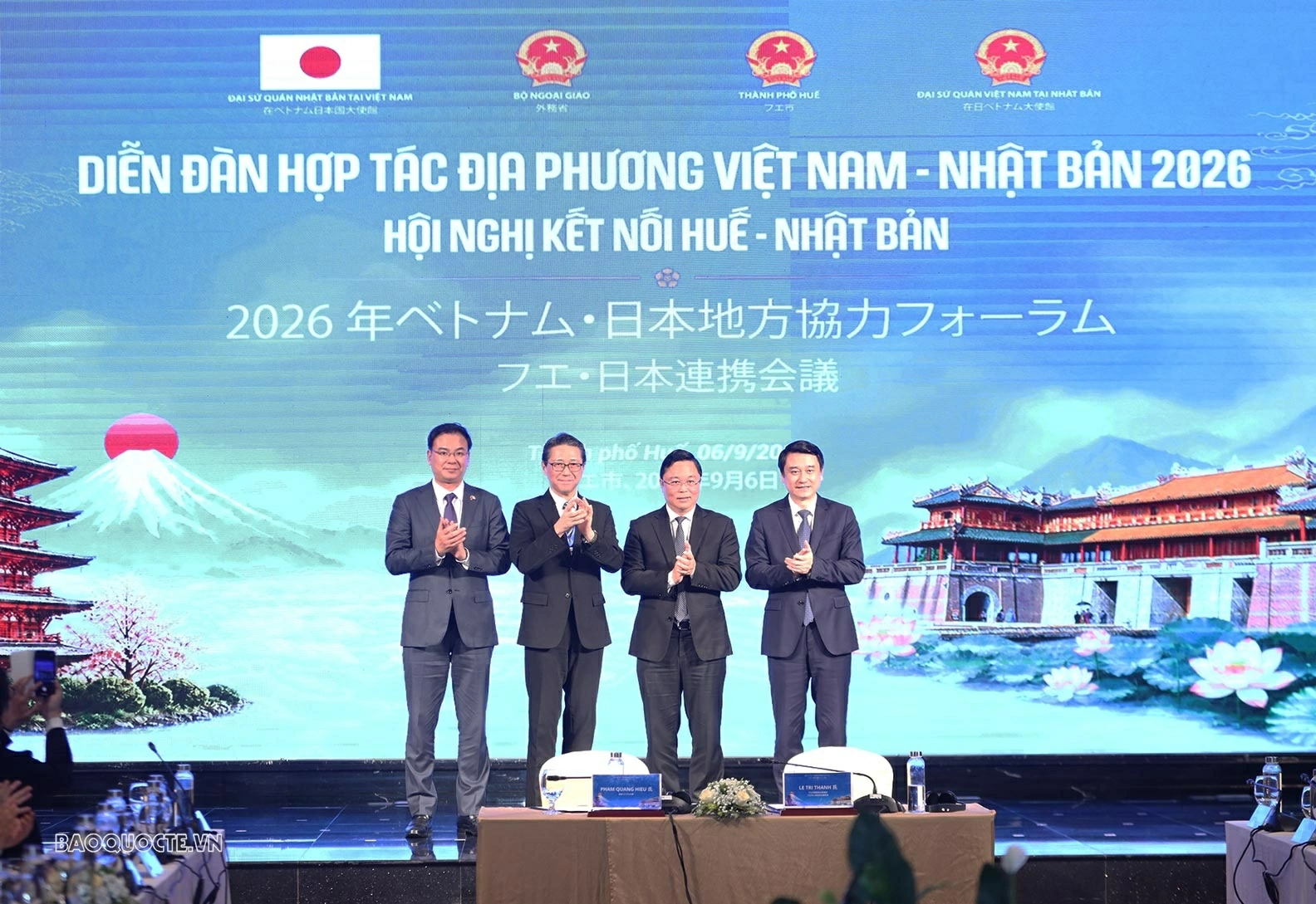 Các đại biểu chụp ảnh chung. (Ảnh: Thành Long)