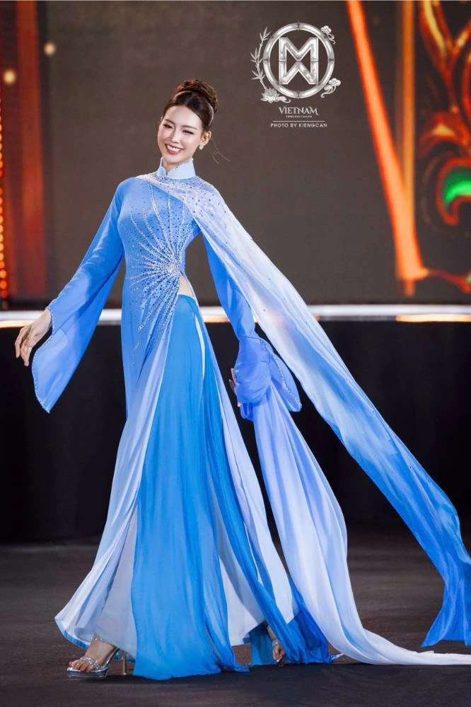 Chung kết Miss World: 26 người đẹp quốc tế kể câu chuyện Việt Nam qua Áo dài Ngô Nhật Huy
