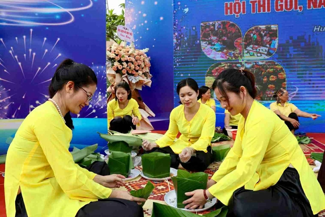 Gần 80 gian hàng góp mặt tại Tuần lễ OCOP - Ẩm thực - Văn hóa du lịch Hưng Yên. Ảnh: Bảo tàng Hưng Yên Gần 80 gian hàng góp mặt tại Tuần lễ OCOP - Ẩm thực - Văn hóa du lịch Hưng Yên. Ảnh: Bảo tàng Hưng Yên