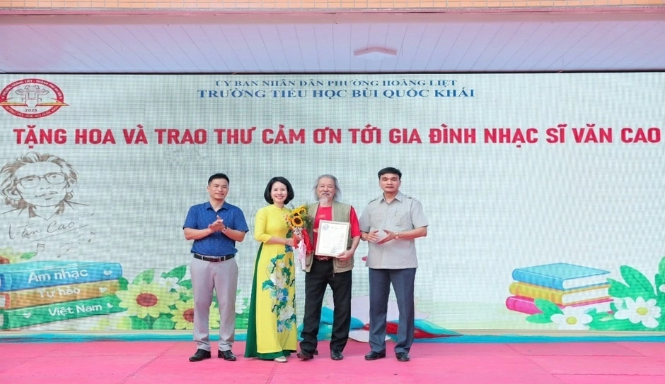 Con trai cố nhạc sĩ Văn Cao giao lưu với học sinh Trường Tiểu học Bùi Quốc Khái Con trai cố nhạc sĩ Văn Cao giao lưu với học sinh Trường Tiểu học Bùi Quốc Khái